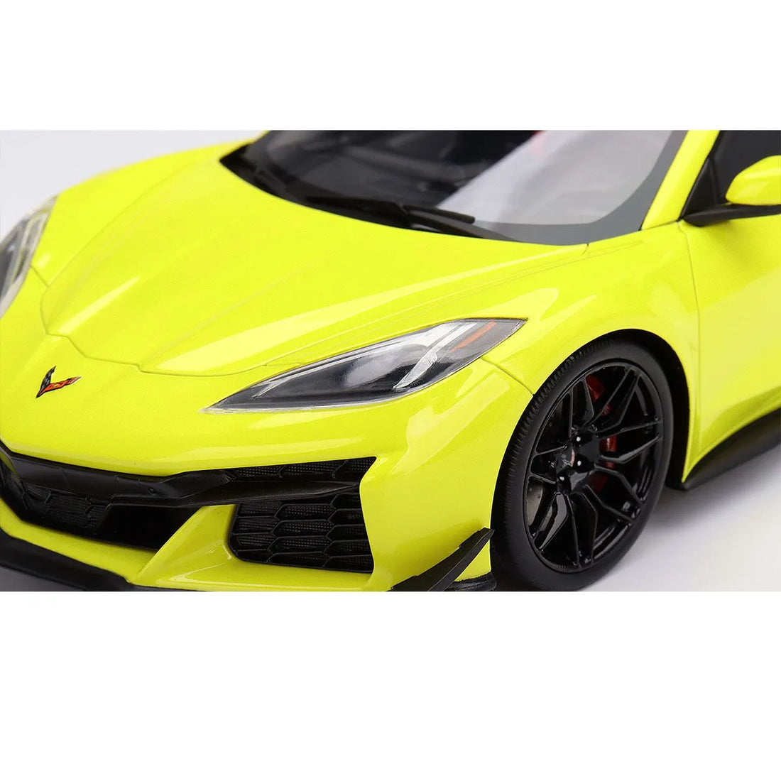 *PRE-ORDER* Chevrolet Corvette Z06 2023 Accelerate Yellow - 1:18 Scale Resin Model Car