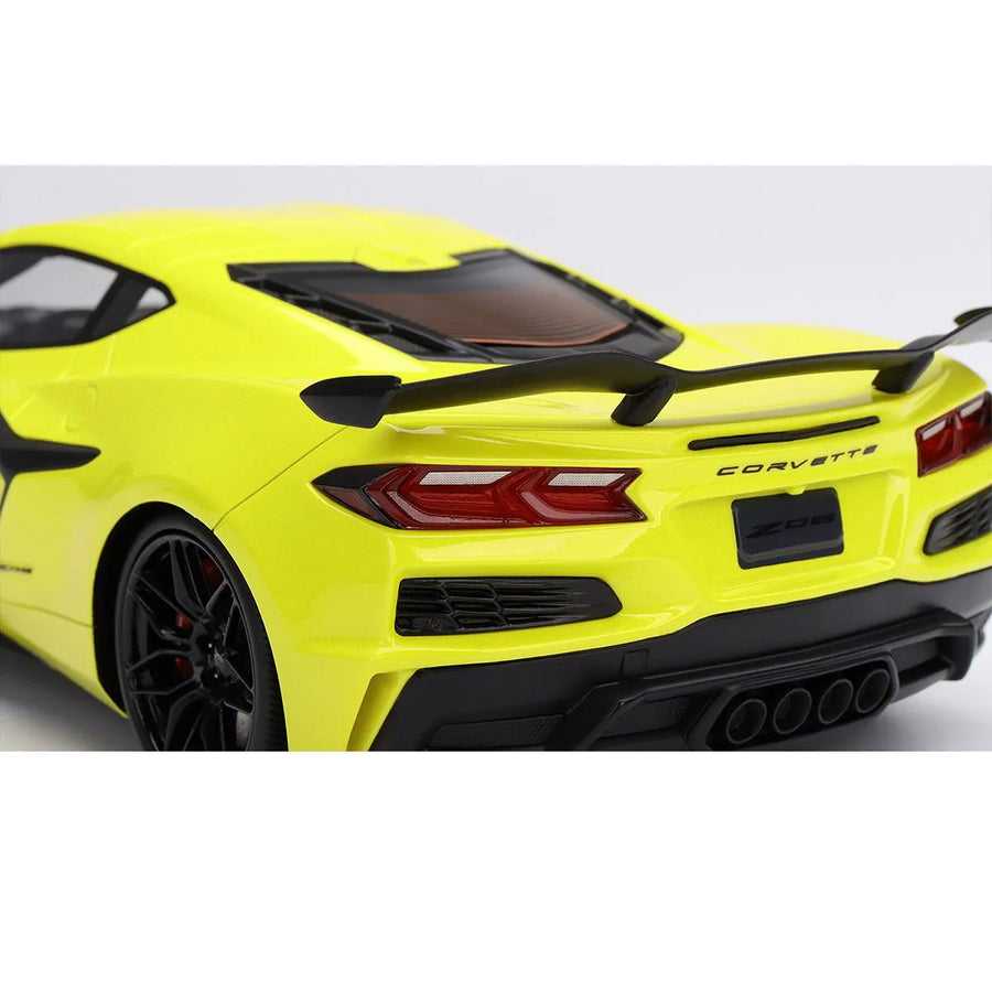 *PRE-ORDER* Chevrolet Corvette Z06 2023 Accelerate Yellow - 1:18 Scale Resin Model Car