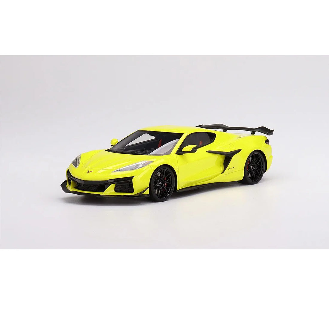 *PRE-ORDER* Chevrolet Corvette Z06 2023 Accelerate Yellow - 1:18 Scale Resin Model Car