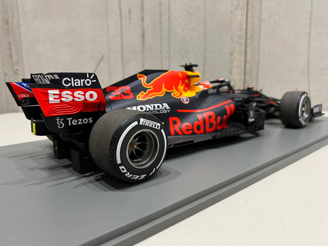 Red Bull Racing Honda RB16B No.33 Red Bull Racing - Winner Dutch GP 2021 - Max Verstappen. With Acrylic Cover. Limited 321 - 1:12 Scale Resin Model Car