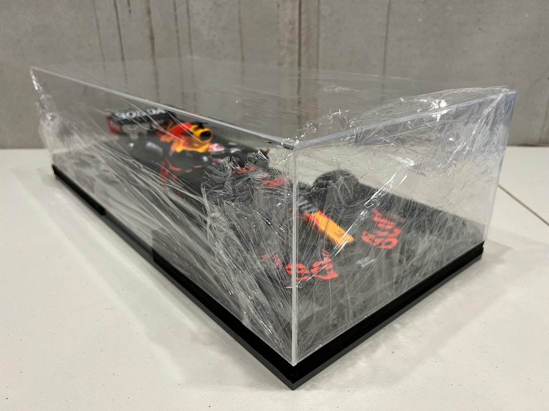 Red Bull Racing Honda RB16B No.33 Red Bull Racing - Winner Dutch GP 2021 - Max Verstappen. With Acrylic Cover. Limited 321 - 1:12 Scale Resin Model Car