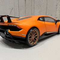 LAMBORGHINI HURACAN PERFORMANTE (ARANCIO ANTHAEUS/MATT ORANGE) 1:18 AUTOART