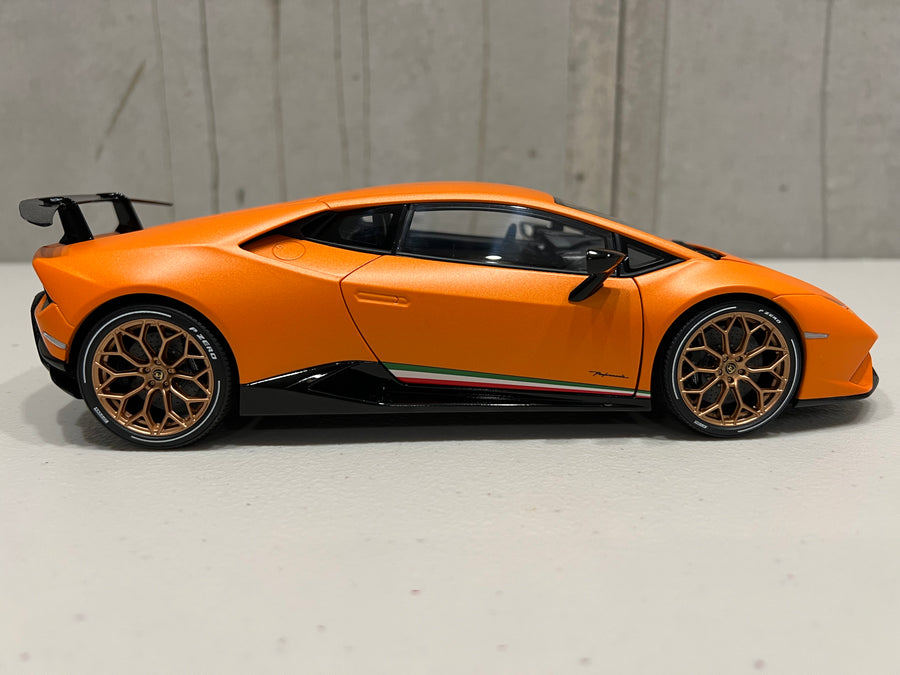 LAMBORGHINI HURACAN PERFORMANTE (ARANCIO ANTHAEUS/MATT ORANGE) 1:18 AUTOART