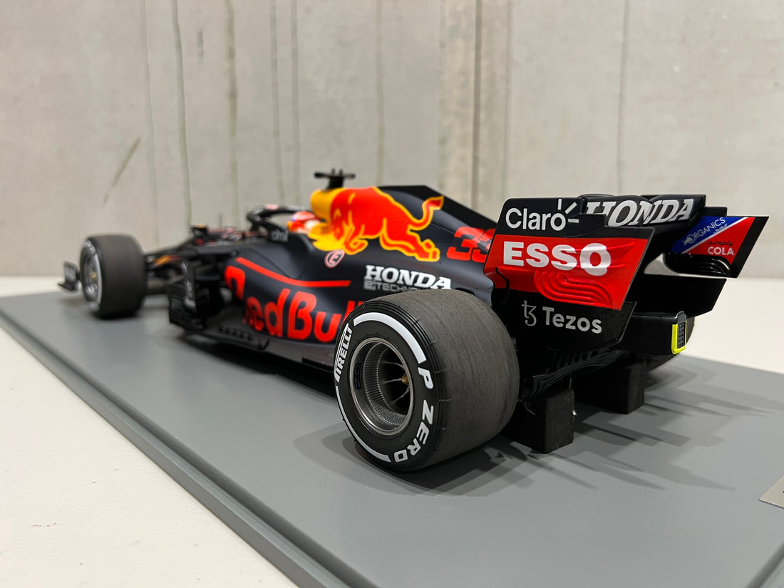 Red Bull Racing Honda RB16B No.33 Red Bull Racing - Winner Dutch GP 2021 - Max Verstappen. With Acrylic Cover. Limited 321 - 1:12 Scale Resin Model Car