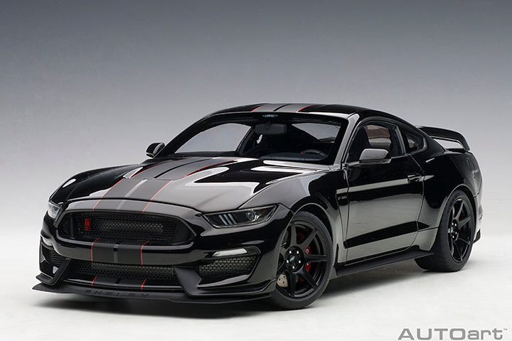 *PRE-ORDER* FORD SHELBY MUSTANG GT350R (SHADOW BLACK W/ BLACK STRIPES) 1:18 DIECAST