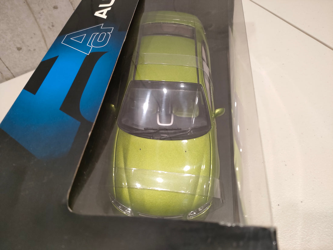 Holden V2 Monaro CV8 in Hothouse Green with Black Trim - 1:18 Scale - AUTOART