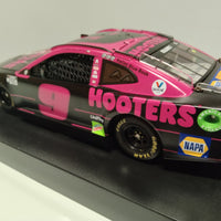 CHASE ELLIOTT 2020 HOOTERS GIVE A HOOT 1:24 ELITE DIECAST