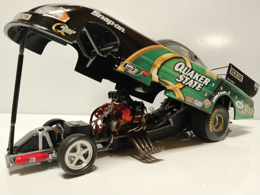 AUTO WORLD NHRA 2009 TONY PEDREGON QUAKER STATE CHEVY IMPALA FUNNY CAR 1:24 SCALE DIECAST