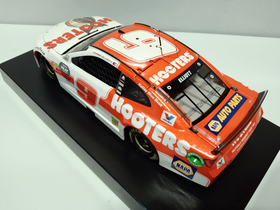 CHASE ELLIOTT 2019 HOOTER'S ZL1 CAMARO 1:24 SCALE ELITE DIECAST