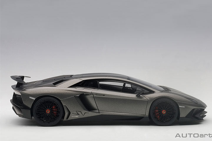 LAMBORGHINI AVENTADOR LP750-4 SV (GRIGIO TITANS/MATT GREY) 1:18 - AUTOART