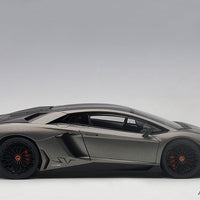 LAMBORGHINI AVENTADOR LP750-4 SV (GRIGIO TITANS/MATT GREY) 1:18 - AUTOART