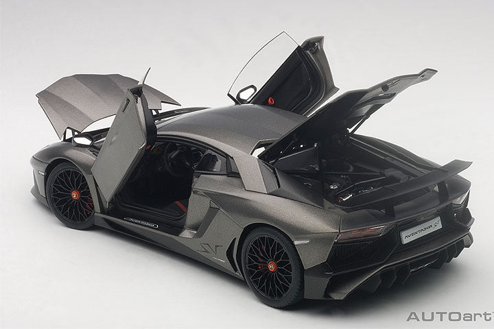 LAMBORGHINI AVENTADOR LP750-4 SV (GRIGIO TITANS/MATT GREY) 1:18 - AUTOART