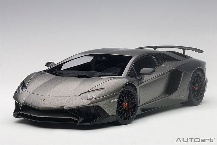 LAMBORGHINI AVENTADOR LP750-4 SV (GRIGIO TITANS/MATT GREY) 1:18 - AUTOART