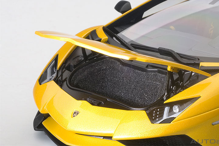 LAMBORGHINI AVENTADOR LP750-4 SV (NEW GIALLO ORION/METALLIC YELLOW) 1:18 - AUTOART