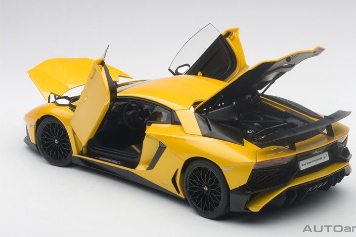 LAMBORGHINI AVENTADOR LP750-4 SV (NEW GIALLO ORION/METALLIC YELLOW) 1:18 - AUTOART