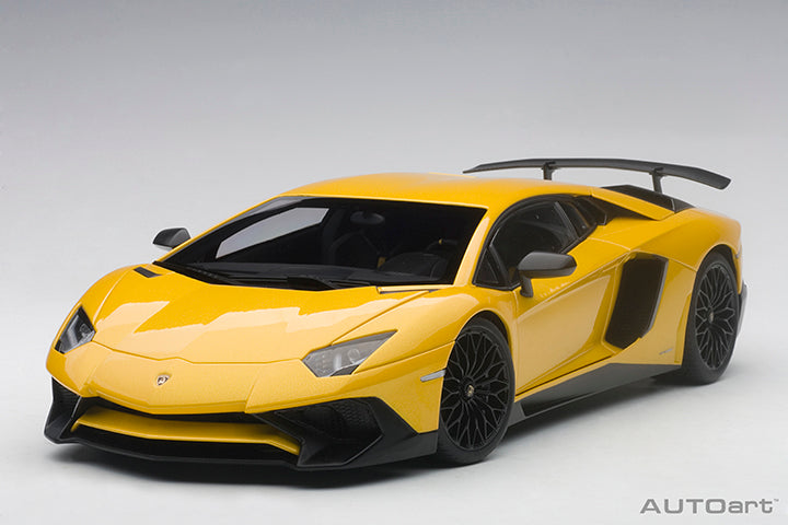 LAMBORGHINI AVENTADOR LP750-4 SV (NEW GIALLO ORION/METALLIC YELLOW) 1:18 - AUTOART