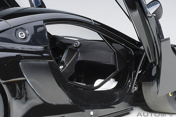 McLAREN 650S GT3 (GLOSS BLACK/MATT BLACK ACCENTS) 1:18 - AUTOART