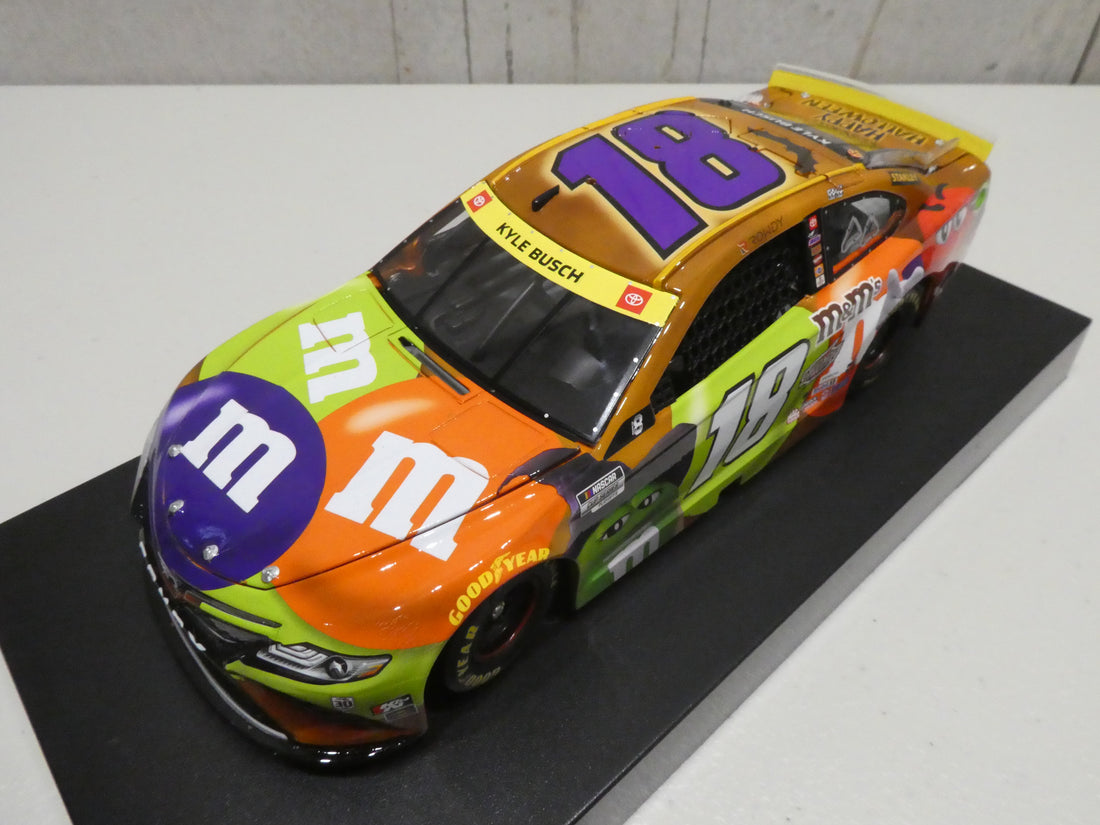 Kyle Busch 2021 M&M's Halloween 1:24 Elite Nascar Diecast