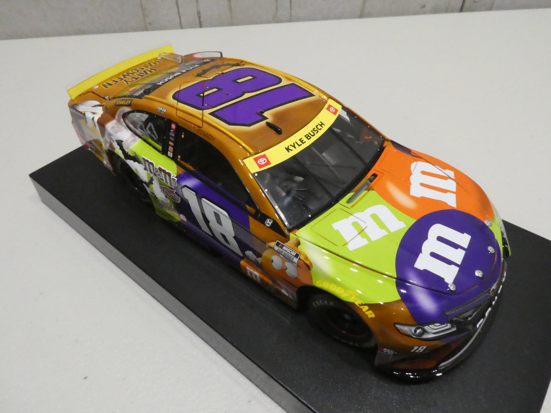 Kyle Busch 2021 M&M's Halloween 1:24 Elite Nascar Diecast