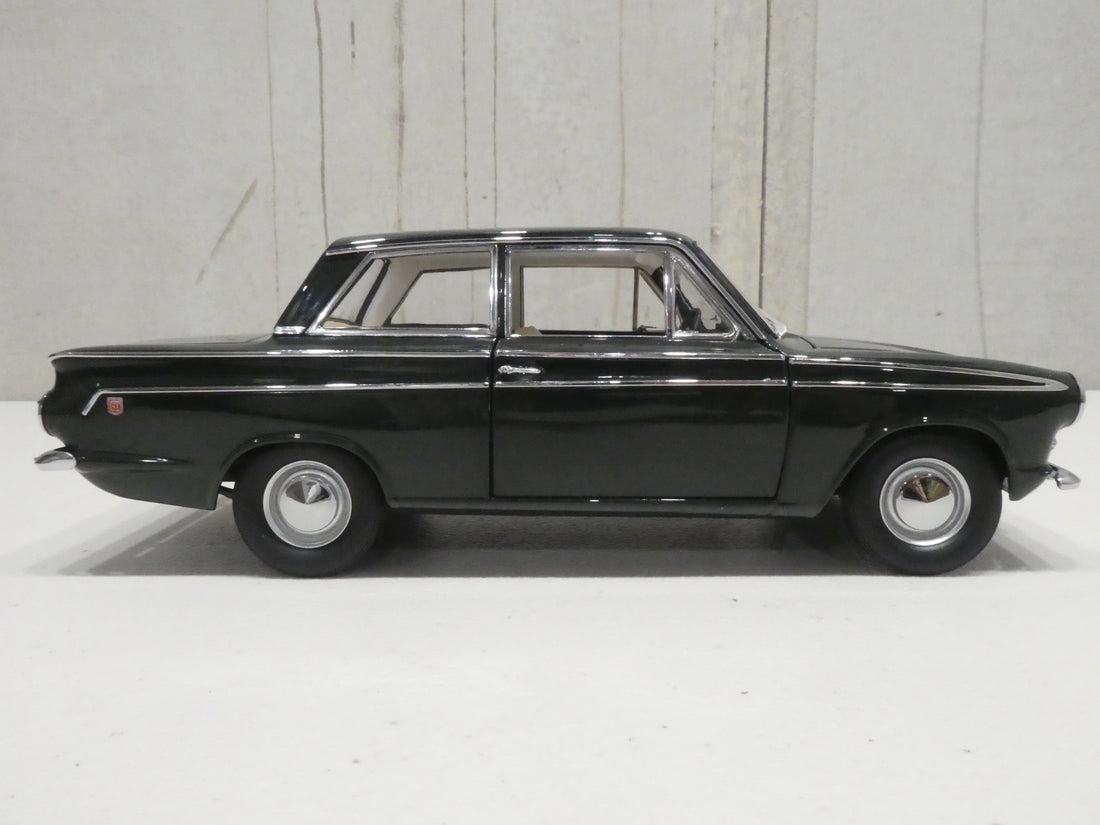 Ford Cortina GT Goodwood Green - 1:18 Diecast Model