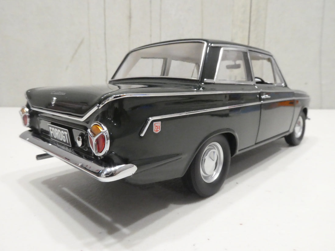 Ford Cortina GT Goodwood Green - 1:18 Diecast Model