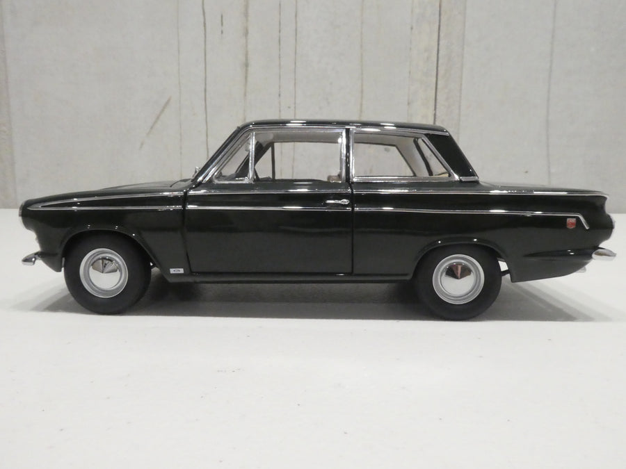 Ford Cortina GT Goodwood Green - 1:18 Diecast Model