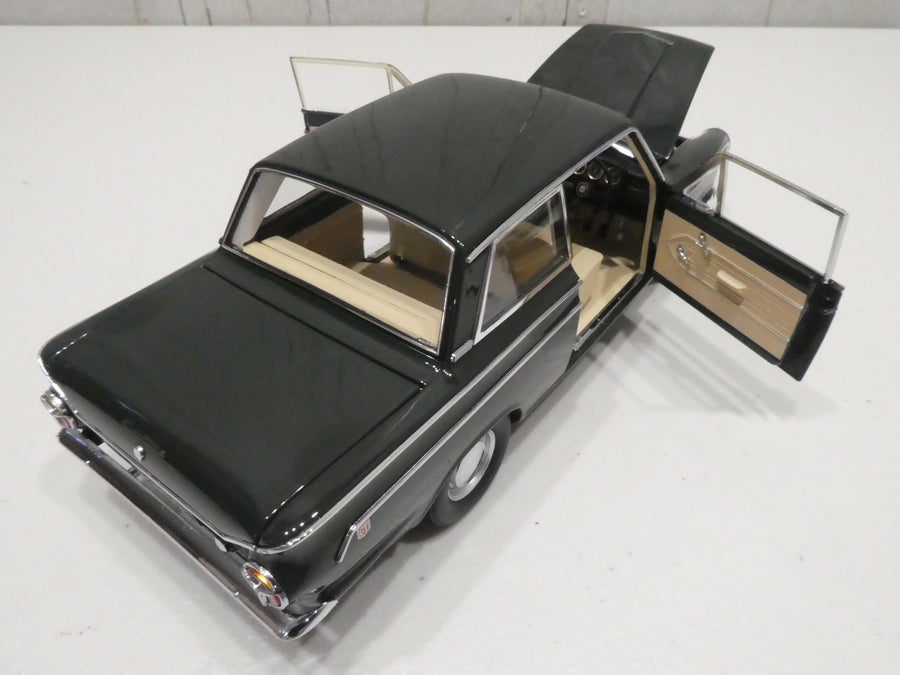 Ford Cortina GT Goodwood Green - 1:18 Diecast Model