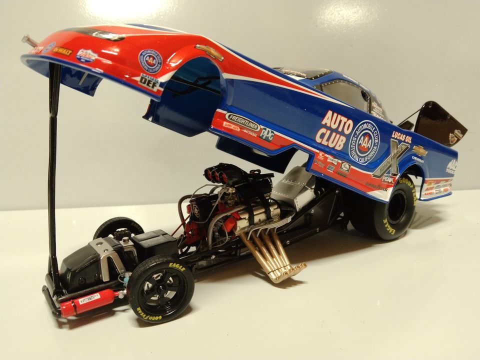 Robert Hight 2015 AAA Camaro Funny Car 1:24 Diecast